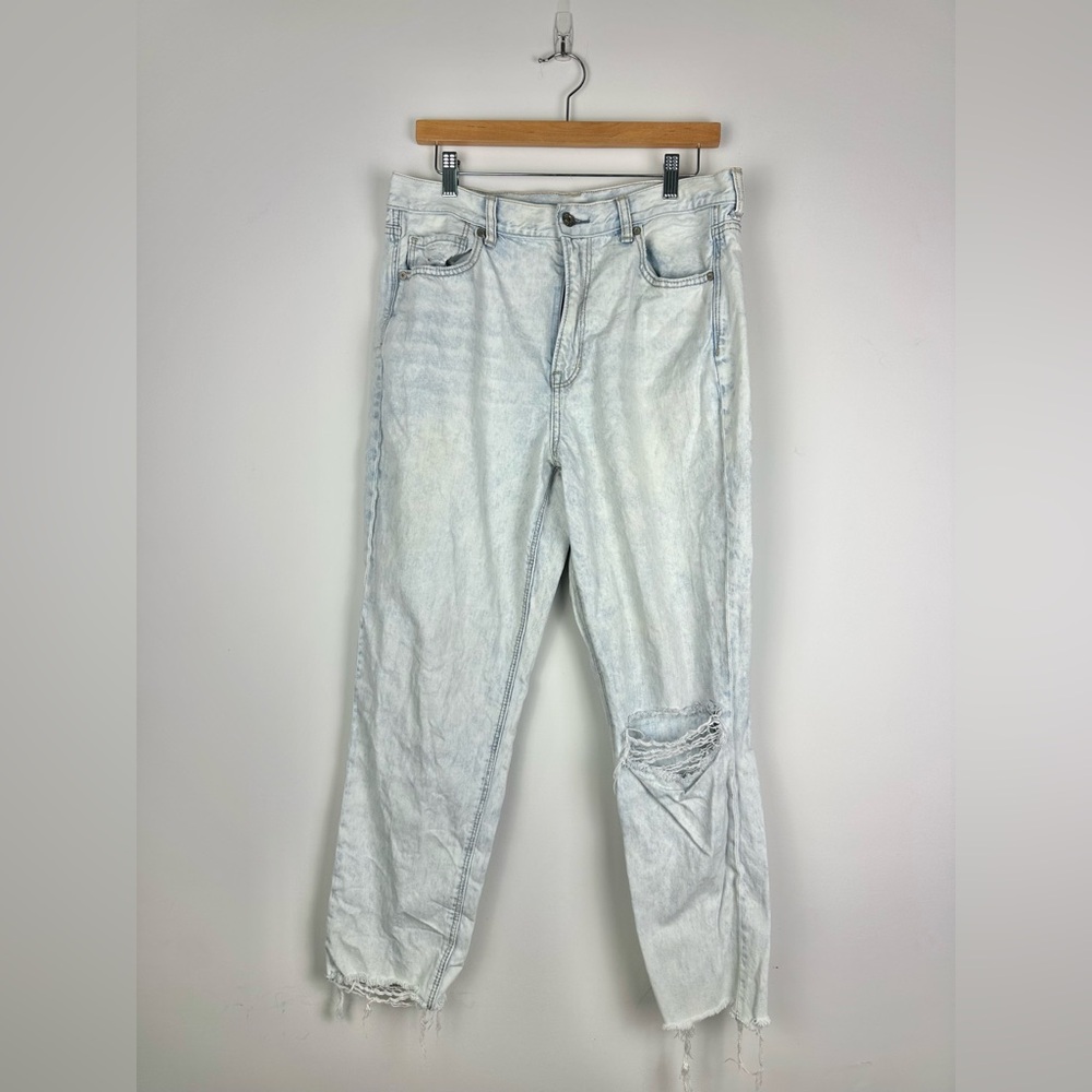 American Eagle AE Mom Straight Jeans Size 14 High Rise Waist Stretch Light Rips